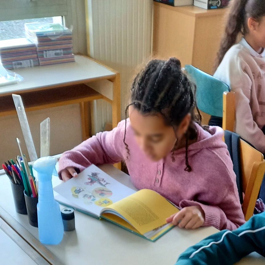 Students in a bright classroom learning without smartphones on their desks